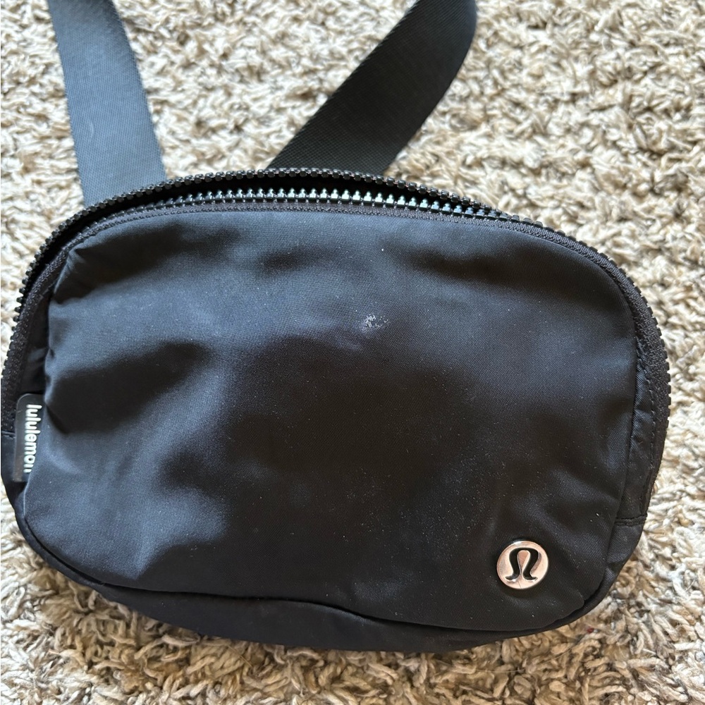 lululemon athletica Black Belt Bag Compact Design - Picture 2 of 4
